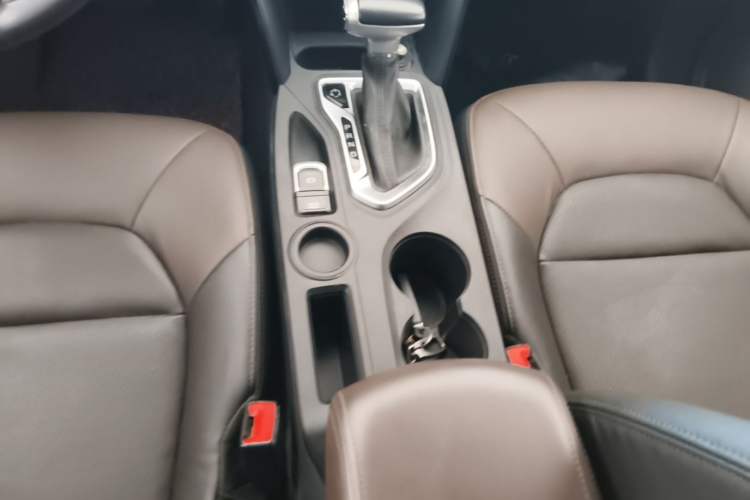 Used GAC Trumpchi GS4 2016 235T G-DCT Luxury Edition Gear Lever