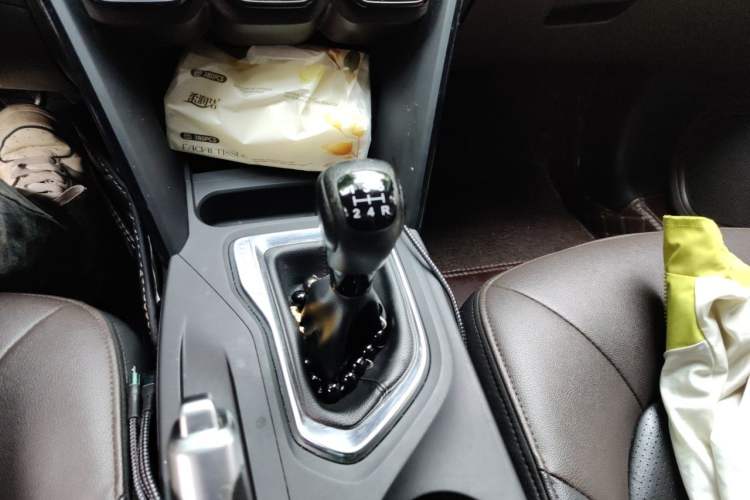 Used GAC Trumpchi GS4 2016 235T Manual Luxury Edition Gear Lever
