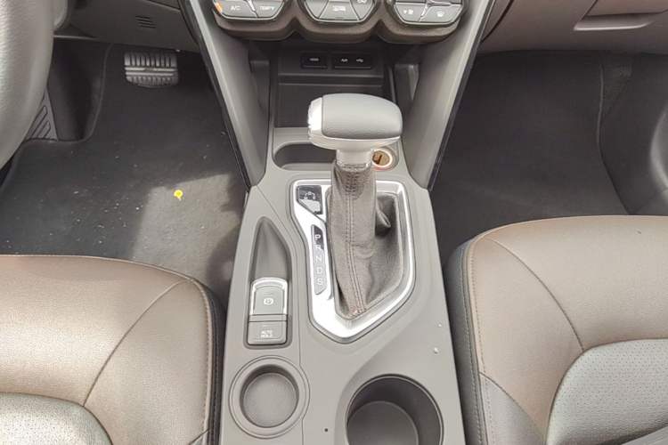 Used GAC Trumpchi GS4 2016 235T G-DCT Luxury Edition Gear Lever