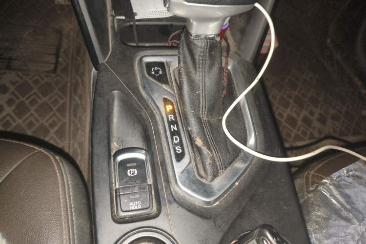 Used GAC Trumpchi GS4 2016 235T G-DCT Luxury Edition Gear Lever