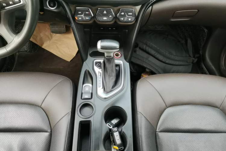 Used GAC Trumpchi GS4 2016 235T G-DCT Luxury Edition Gear Lever