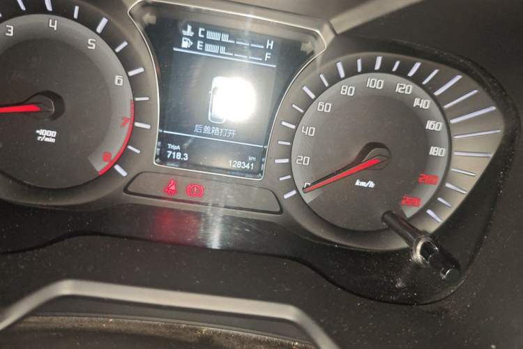 Used GAC Trumpchi GS4 2016 235T Manual Luxury Edition Odometer Close Up