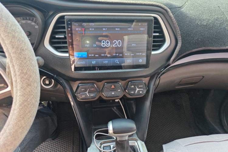 Used GAC Trumpchi GS4 2016 235T G-DCT Elite Edition Audio And AC Panel