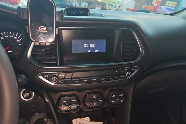 Used GAC Trumpchi GS4 2016 235T G-DCT Elite Edition Audio And AC Panel