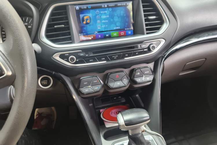 Used GAC Trumpchi GS4 2016 235T G-DCT Elite Edition Audio And AC Panel
