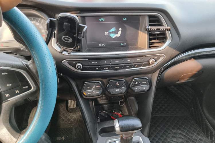 Used GAC Trumpchi GS4 2016 235T G-DCT Luxury Edition Audio And AC Panel