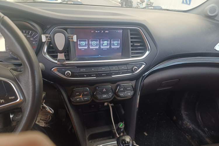 Used GAC Trumpchi GS4 2016 235T Manual Luxury Edition Audio And AC Panel