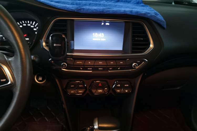 Used GAC Trumpchi GS4 2016 235T G-DCT Luxury Edition Audio And AC Panel