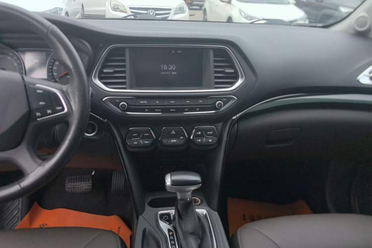Used GAC Trumpchi GS4 2016 235T G-DCT Luxury Edition Audio And AC Panel