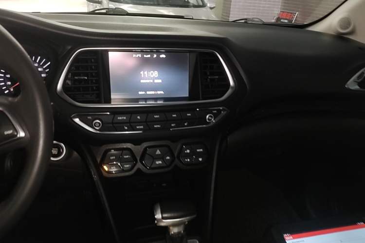 Used GAC Trumpchi GS4 2016 235T G-DCT Luxury Edition Audio And AC Panel