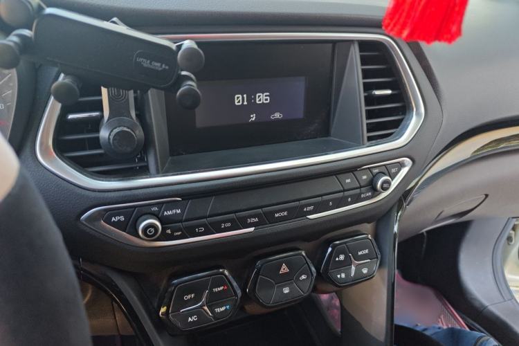 Used GAC Trumpchi GS4 2016 235T G-DCT Elite Edition Audio And AC Panel