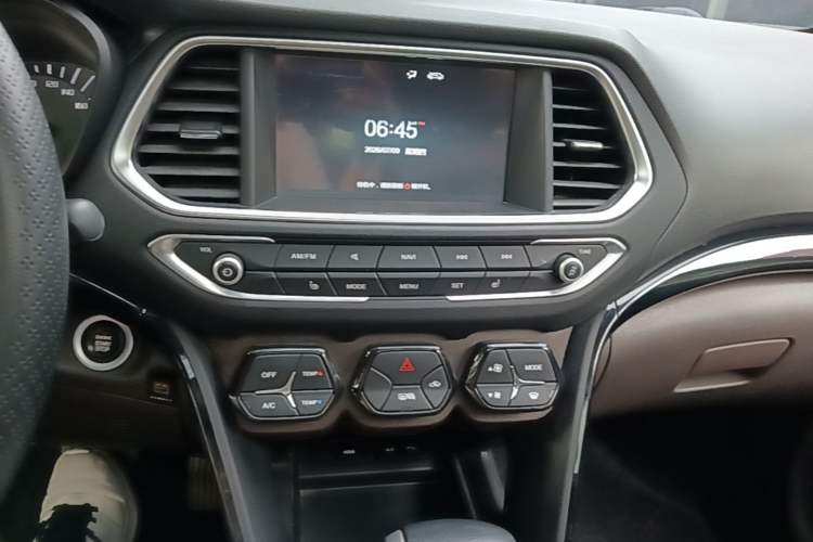 Used GAC Trumpchi GS4 2016 235T G-DCT Luxury Edition Audio And AC Panel
