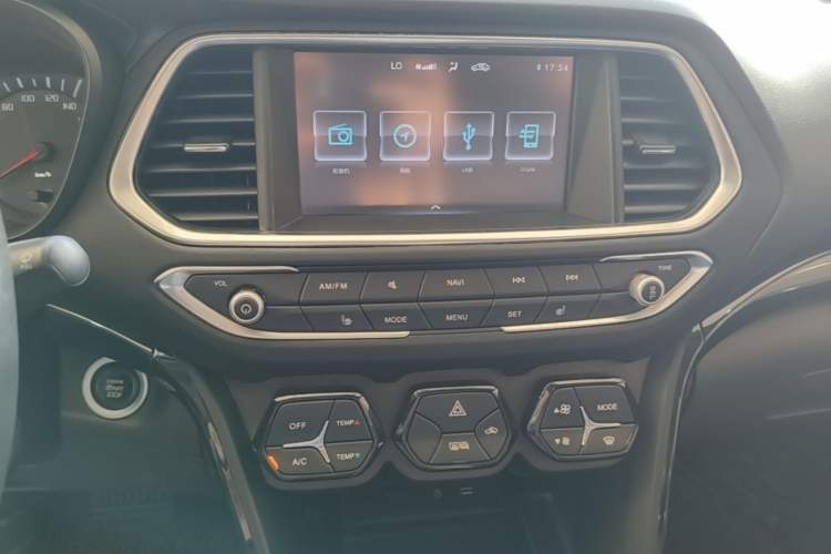 Used GAC Trumpchi GS4 2016 235T G-DCT Luxury Edition Audio And AC Panel