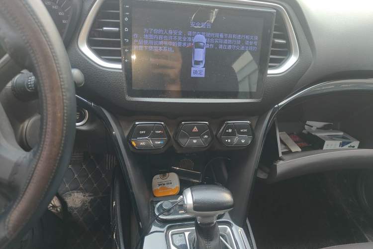Used GAC Trumpchi GS4 2016 235T G-DCT Elite Edition Audio And AC Panel