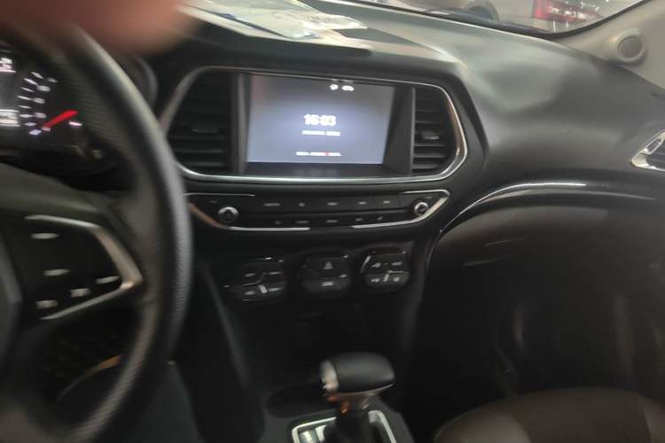 Used GAC Trumpchi GS4 2016 235T G-DCT Luxury Edition Audio And AC Panel