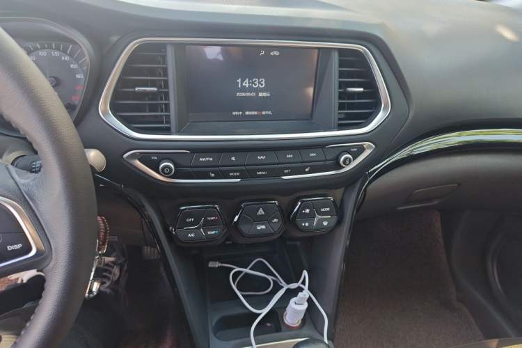 Used GAC Trumpchi GS4 2016 235T Manual Luxury Edition Audio And AC Panel