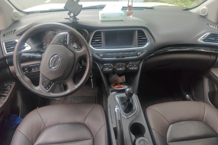 Used GAC Trumpchi GS4 2016 235T Manual Luxury Edition Center Console