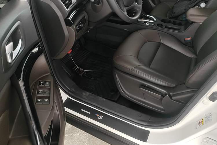 Used GAC Trumpchi GS4 2016 235T G-DCT Elite Edition Driver Seat