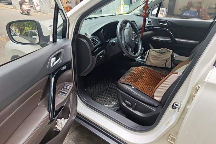 Used GAC Trumpchi GS4 2016 235T G-DCT Luxury Edition Driver Seat