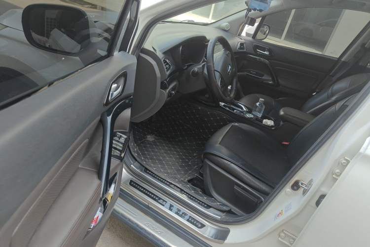 Used GAC Trumpchi GS4 2016 235T G-DCT Elite Edition Driver Seat