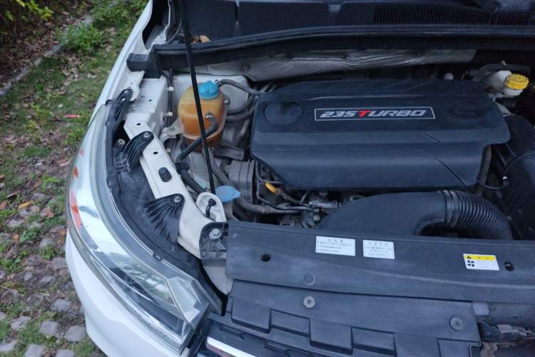 Used GAC Trumpchi GS4 2016 235T G-DCT Luxury Edition Engine Bay Right