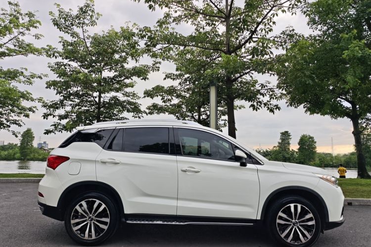 Used GAC Trumpchi GS4 2016 235T G-DCT Luxury Edition Exterior 4