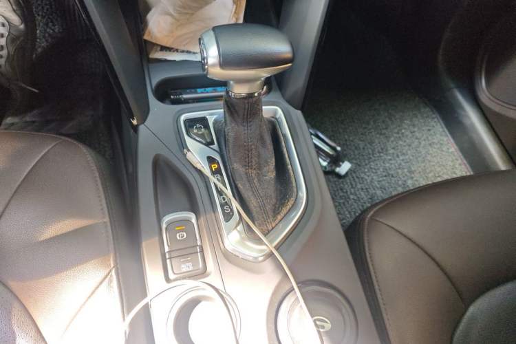 Used GAC Trumpchi GS4 2016 235T G-DCT Luxury Edition Gear Lever