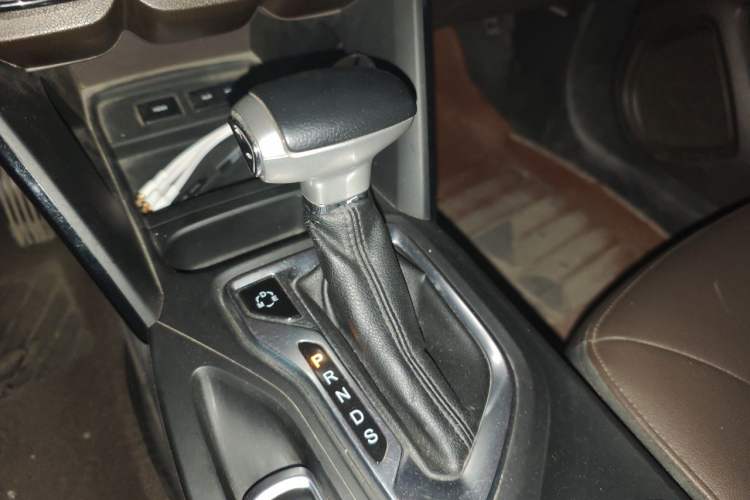 Used GAC Trumpchi GS4 2016 235T G-DCT Luxury Edition Gear Lever