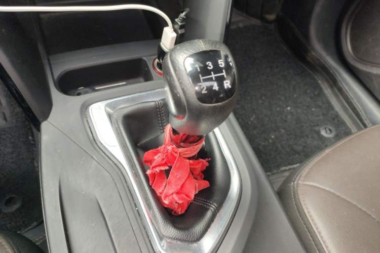 Used GAC Trumpchi GS4 2016 235T Manual Luxury Edition Gear Lever