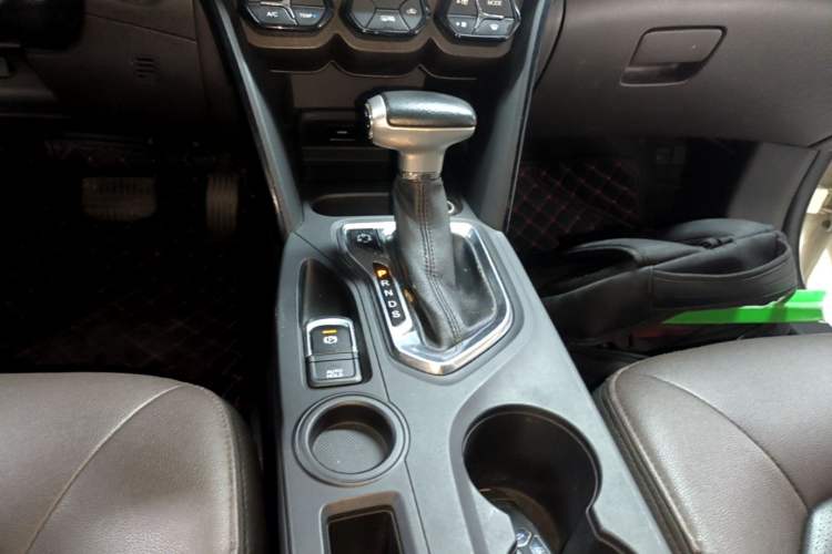 Used GAC Trumpchi GS4 2016 235T G-DCT Luxury Edition Gear Lever