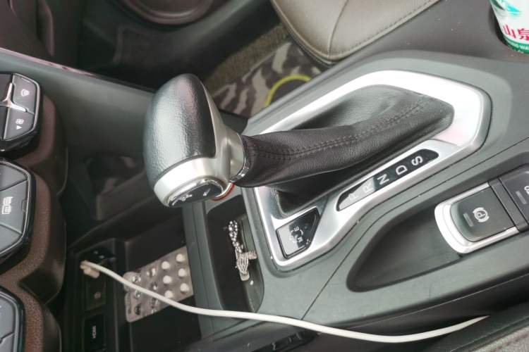 Used GAC Trumpchi GS4 2016 235T G-DCT Luxury Edition Gear Lever