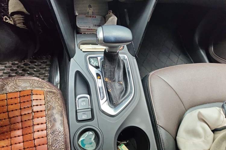 Used GAC Trumpchi GS4 2016 235T G-DCT Luxury Edition Gear Lever
