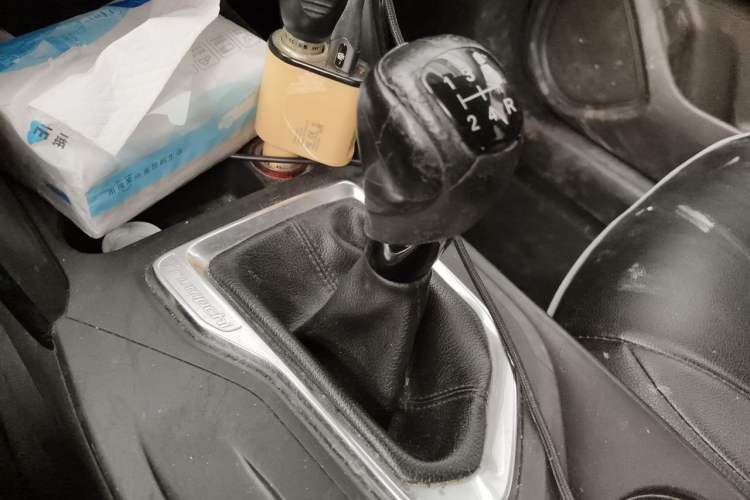 Used GAC Trumpchi GS4 2016 235T Manual Comfort Edition Gear Lever