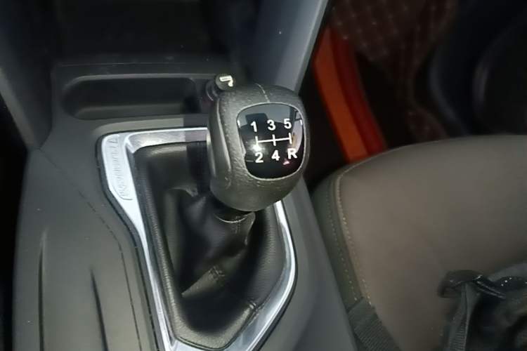 Used GAC Trumpchi GS4 2016 235T Manual Comfort Edition Gear Lever