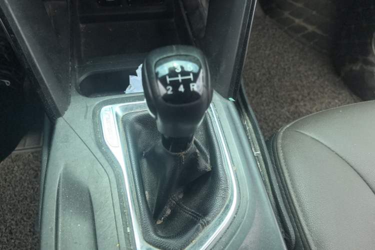 Used GAC Trumpchi GS4 2016 235T Manual Luxury Edition Gear Lever