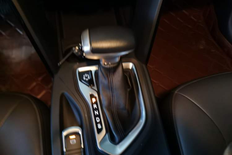 Used GAC Trumpchi GS4 2016 235T G-DCT Luxury Edition Gear Lever