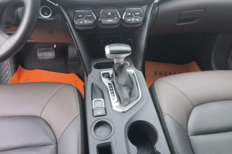 Used GAC Trumpchi GS4 2016 235T G-DCT Luxury Edition Gear Lever