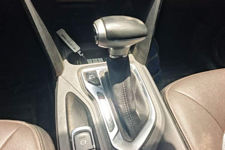 Used GAC Trumpchi GS4 2016 235T G-DCT Luxury Edition Gear Lever