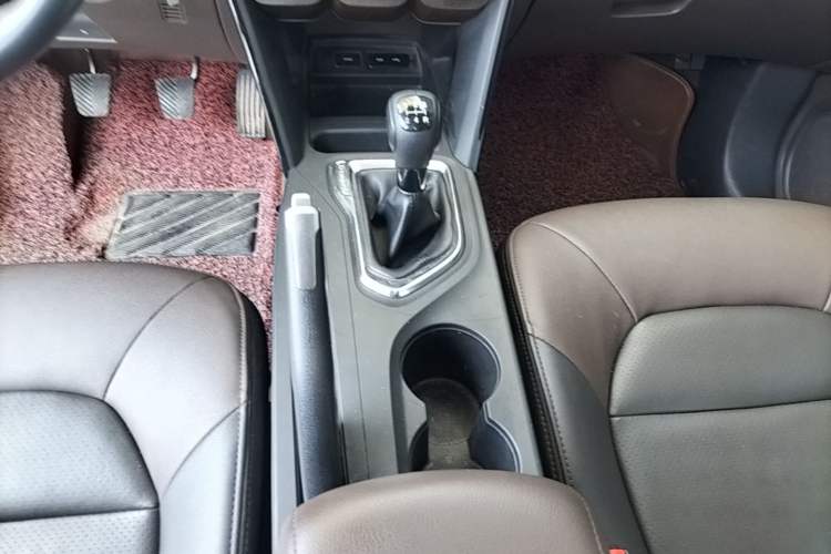 Used GAC Trumpchi GS4 2016 235T Manual Luxury Edition Gear Lever