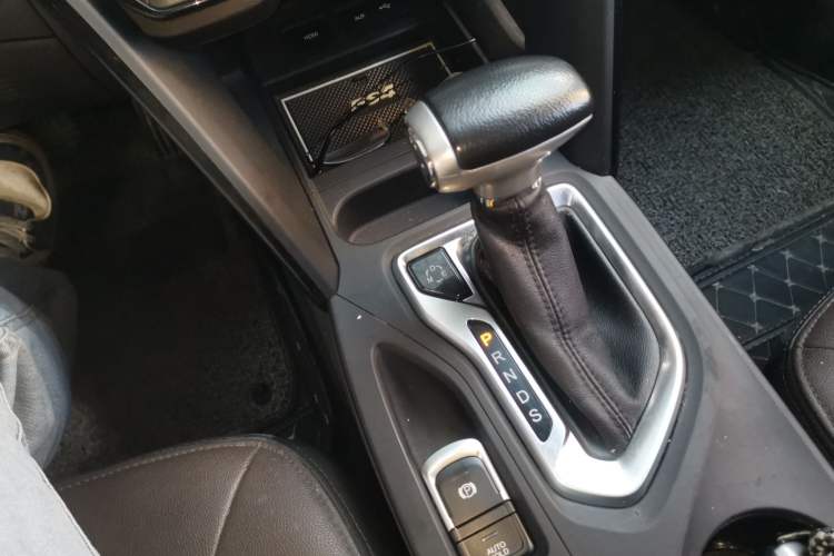 Used GAC Trumpchi GS4 2016 235T G-DCT Luxury Edition Gear Lever