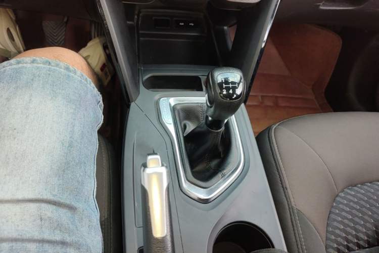 Used GAC Trumpchi GS4 2016 235T Manual Comfort Edition Gear Lever