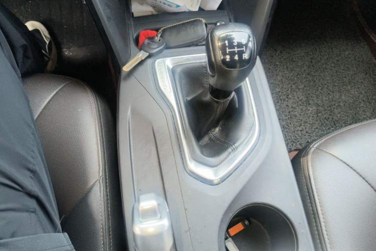 Used GAC Trumpchi GS4 2016 235T Manual Luxury Edition Gear Lever