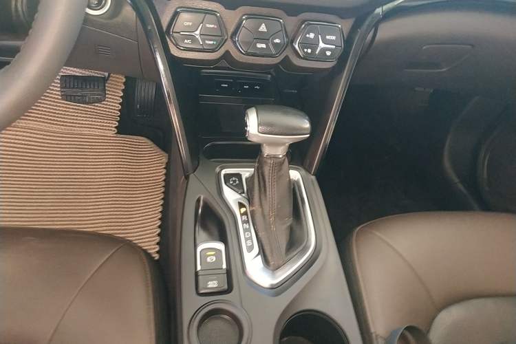 Used GAC Trumpchi GS4 2016 235T G-DCT Luxury Edition Gear Lever