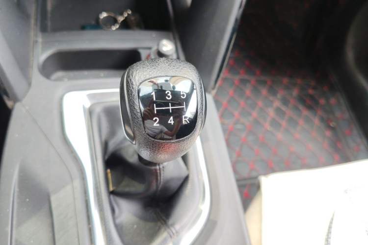 Used GAC Trumpchi GS4 2016 235T Manual Comfort Edition Gear Lever