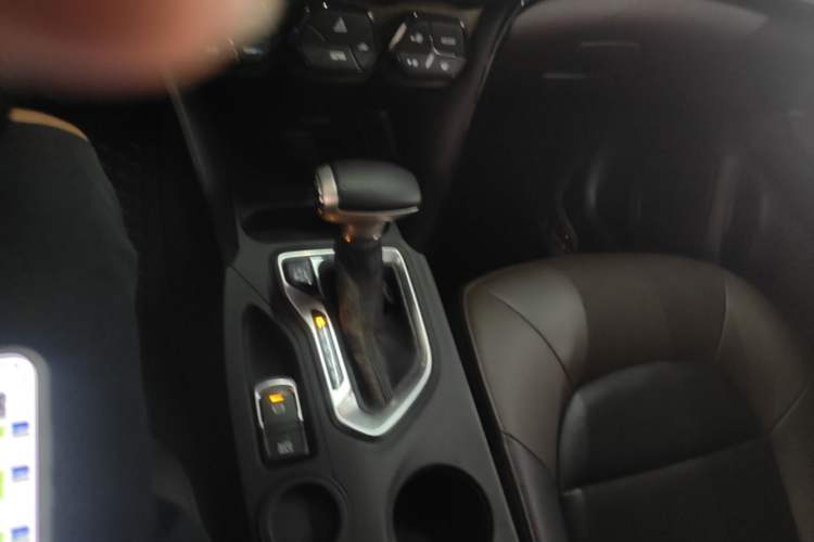 Used GAC Trumpchi GS4 2016 235T G-DCT Luxury Edition Gear Lever