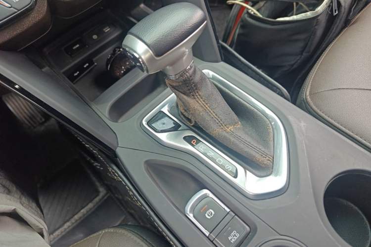 Used GAC Trumpchi GS4 2016 235T G-DCT Luxury Edition Gear Lever