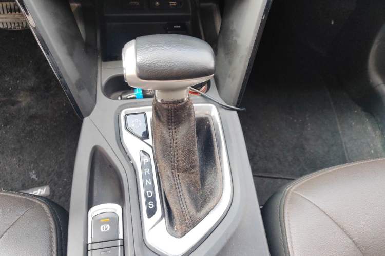 Used GAC Trumpchi GS4 2016 235T G-DCT Luxury Edition Gear Lever