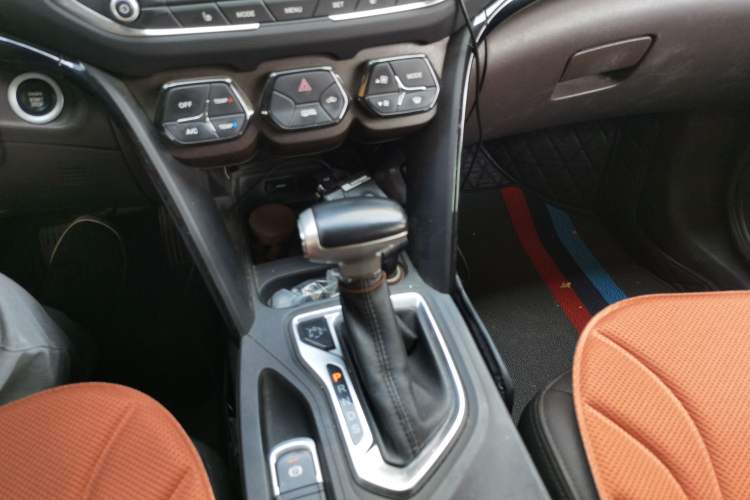 Used GAC Trumpchi GS4 2016 235T G-DCT Luxury Edition Gear Lever