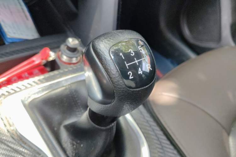 Used GAC Trumpchi GS4 2016 235T Manual Luxury Edition Gear Lever