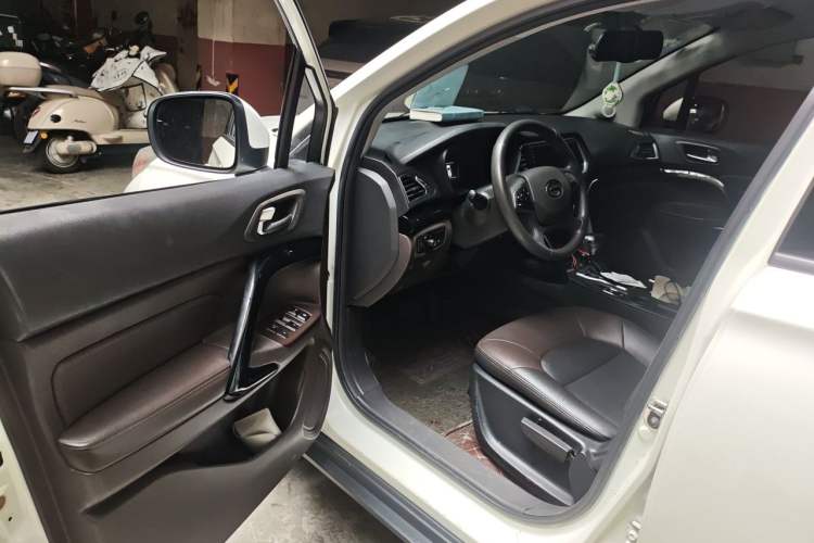 Used GAC Trumpchi GS4 2016 235T G-DCT Elite Edition Interior 3
